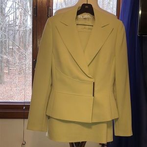 Tahari suit skirt set